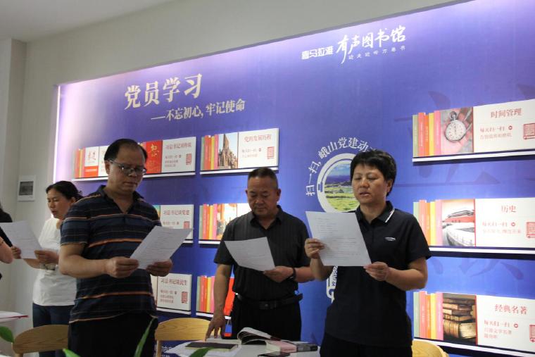 峨山縣人大常委會機(jī)關(guān)開展讀書活動.jpg